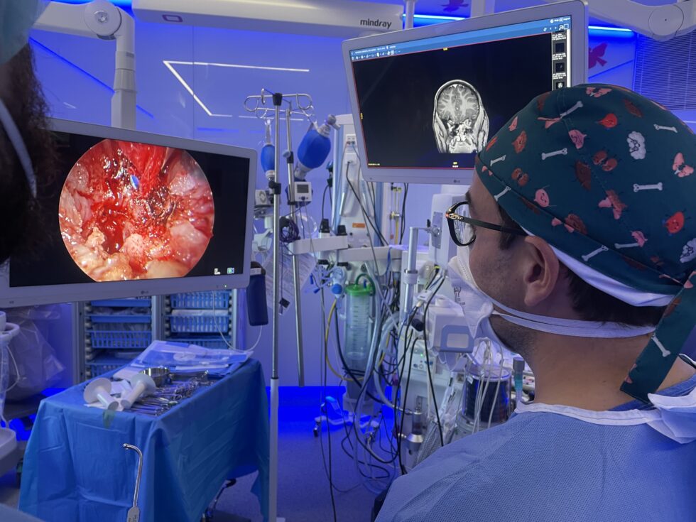 CENTRO QUIRURGICO BONAVILA SL - ¿Qué debes saber antes de hacerte una rinoplastia? - Rinoplastia x